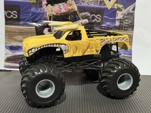 Hotwheels Monster Jam 1/24 Bulldozer Tan DieCast Truck Very Rare El Toro Bull - Picture 1 of 4