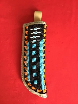 CUCHILLO NATIVO AMERICANO VINTAGE CON CUENTAS FUNDA HECHA A MANO CUERO COSIDO A MANO Foto 1 de 4