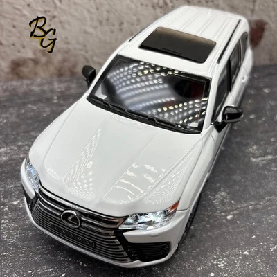 Lexus LX600 2022/2025 modelo diecast 1:24 - blanco - con caja Foto 1 de 4