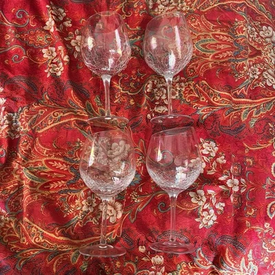 Juego de 4 copas de vino tinto con borde en ángulo crujiente transparente Pier 1 One inclinadas de 8 5/8" Foto 1 de 4