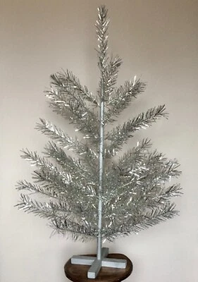 Albero di Natale vintage in alluminio ~ 51" o 130 cm, albero di piume argento... - Immagine 1 di 4