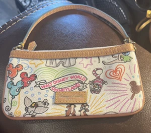 Disney Dooney & and Bourke Dumbo Geldbörse Kalbsleder Neu mit Etikett - Bild 1 von 2