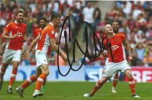 BLACKPOOL: MARK CULLEN SIGNED 6x4 ACTION PHOTO+COA - Picture 1 of 1