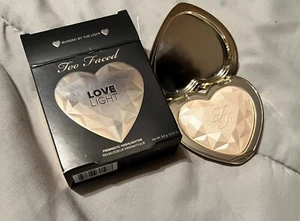 Iluminador prismático TOO FACED Love Light BLINDED BY THE LIGHT 0,32 OZ 9 g nuevo en caja - Imagen 1 de 2