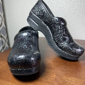 Dankso Pro Tooled Black Iridescent Nurse Clogs sz 38 (7.5-8) Floral Embossed - Picture 1 of 12