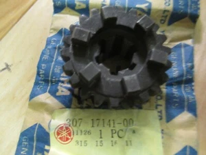 YAMAHA OEM - TRANNY 4TH PINION GEAR - 1972 LS2 + 1075-76 RD125 307-17141-00 - Picture 1 of 4