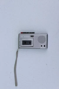 Realistic Micro-18 Voice Actuated Micro Cassette Recorder Tape 14-1042 Vintage - Picture 1 of 6