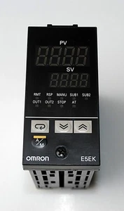 Omron Digital Controller E5EK-AA203 Input 24V - Picture 1 of 3