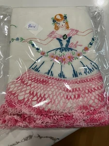 Vintage Kissenbezug Paar bestickt gehäkelt Southern Belle rosa Kleid/Blumen - Bild 1 von 4