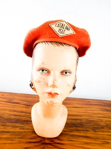 Gorra de lana boina roja vintage de los años 50 Catalina Isle CA tocado de recuerdo sombrero para mujer - Imagen 1 de 12