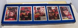 CARD DYNAMICS 1. EDITION #28 DAVEY ALLISON NASCAR METAL 5 KARTEN SET NEU IM KARTON MIT COA - Bild 1 von 5
