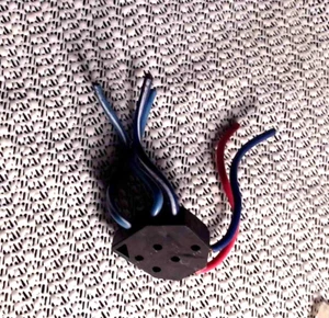 Oldsmobile Cutlass 1980 interruptor de ventana arnés de cables conector R o L trasero 5 pines - Imagen 1 de 5