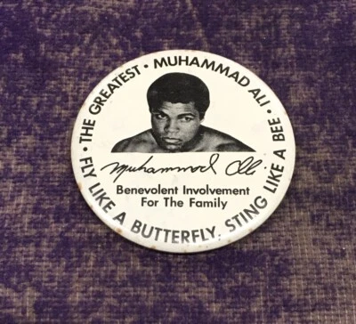 Vintage 3" Muhammad Ali "Fly Like A Butterfly, Sting Like A Bee" Boxing Pin - Image 1 of 4
