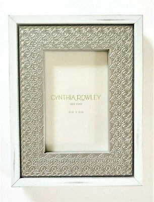 Moldura Cynthia Rowley madeira branca angústia em relevo prata metal incrustação 4X6 - Imagem 1 de 4