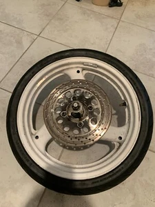 98-09 SUZUKI GS500F GS 500 GS500 REAR WHEEL RIM WHITE GOOD CONDITION - Picture 1 of 7