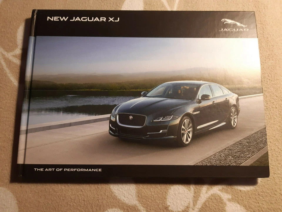 2016 Jaguar XJ в твердом переплете брошюра проспект каталог английский 92 p. 11/2015 США издание - Изображение 1 из 1