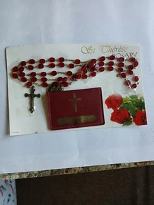 St. Therese Rosenkranz Karneolrot Perlen auf Original Karte Aufbewahrungstasche JUDY Name - Bild 1 von 9