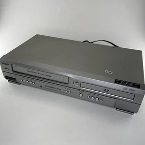 Combo Grabadora de DVD/Video Cassette Sanyo DVW-7200 VCR de 4 cabezales sin control remoto - Probado - Imagen 1 de 8