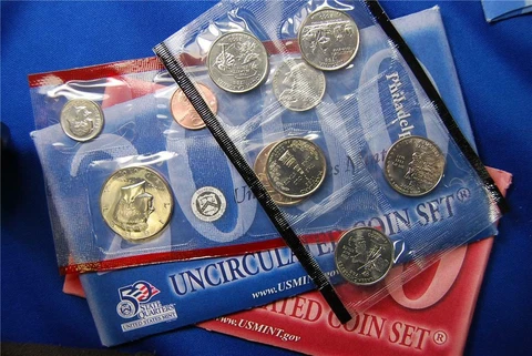 2000 Mint Set in Original Government Packaging, Free Shipping Cover