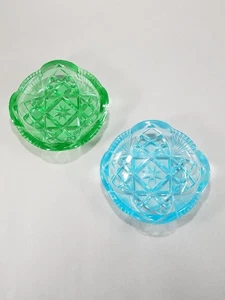 Juego de 2 platos pequeños de vidrio de color bohemio vintage se venden como están 3" - Imagen 1 de 10