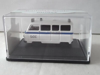 Oxford Railway 76JM004, Morris J2 Ambulance, LCC London Ambulance - 1:76 scale - Image 1 of 4