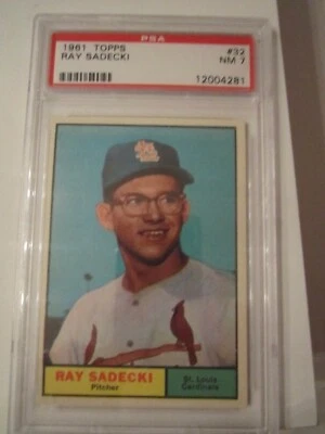 Tarjeta de béisbol 1961 Ray Sadecki Topps #32 clasificación PSA casi nueva 7 - caja ZZ Foto 1 de 2