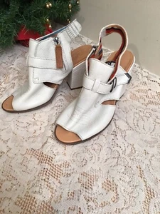 Dingo off white leather Size 9.5 Heels - peep Open toe - sling back - block heel - Picture 1 of 11