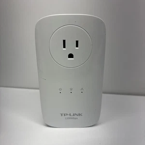 TP-LINK TL-PA8030P AV1200 3-Port Gigabit Passthrough Powerline Adapter - Bild 1 von 5