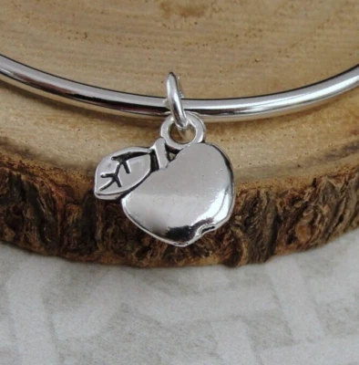 Dije de manzana plateado - Dije de maestro - Dije de fruta - Regalo para joyería de maestro Foto 1 de 2