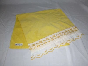 Vtg Martex Plush Yellow Hand Towels Floral Embroidered Ruffle Edge 16x30 - Picture 1 of 2