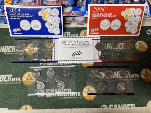 2004 P & D US Mint Set - Complete - 22 Coins - Uncirculated Coin Set Cover