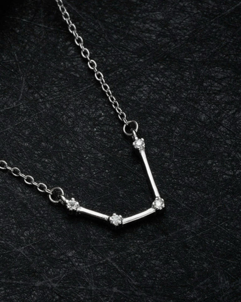 ¡Dale sus estrellas! Collar Moissanita Zodiaco Acuario-NUEVO EN CAJA-por Francis Claire Foto 1 de 4