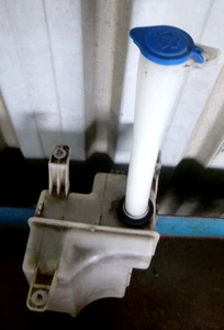 Kia Sorento 03-7/09 Washer Bottle with Pump - Bild 1 von 5