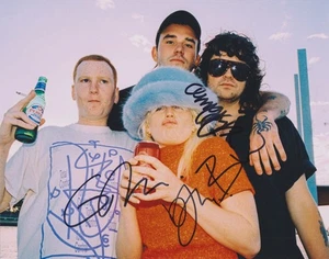 Amyl & The Sniffers 8" x 10" Photo Hand Signed in 2024 + COA Guarantee - Picture 1 of 1