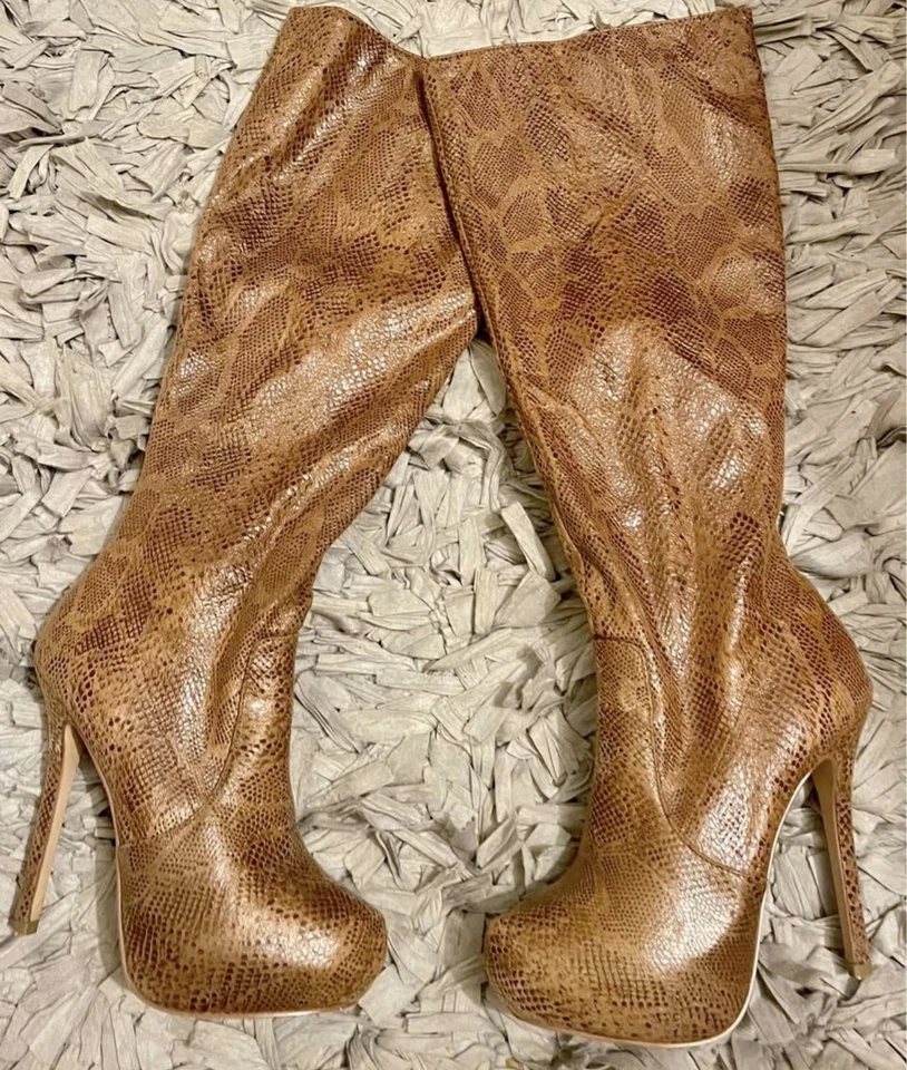 Bakers 女式蛇纹印花及膝麂皮绒靴子 - 尺码 7- 二手  — 第 1/4 张图片