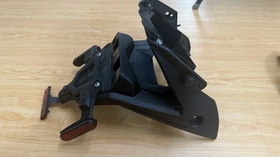 Guardabarros trasero Triumph Tiger 900 2024 OEM con soporte de matrícula pieza #2309848 Foto 1 de 4