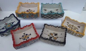 HAND PAINTED CERAMIC  Multi Coloured GLAZED SOAP DISH WITH FEET * FES POTTERY - Picture 1 of 25