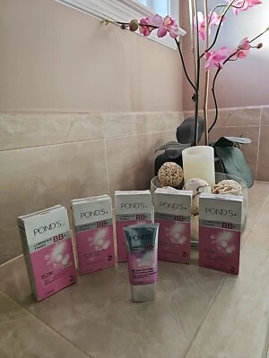 Crema BB Plus Pond's Luminous Finish RARA con FPS15 tono medio 1,5 oz. 04/15 Foto 1 de 3