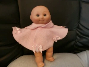Dolls clothes, pink fleece fabric cape with attached scarf for 8ins doll - Picture 1 of 2