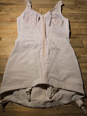 Triumph Torselette/Corselet Ideal Kr, Size 80 C, Skin, NEW *VINTAGE* Made in France - Image 1 of 4