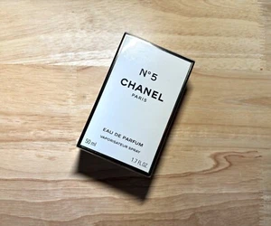 Chanel N°5 Eau de Parfum Spray 50ml - Picture 1 of 3