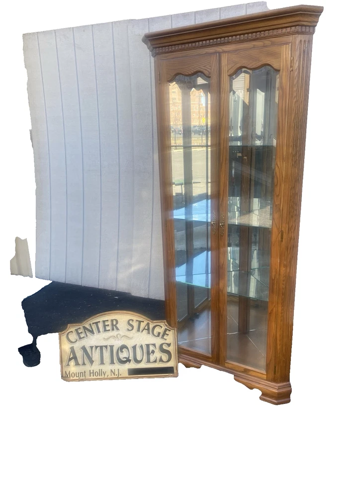 66429 Mueble de roble American of Martinsville esquina China gabinete de curiosidades Foto 1 de 4