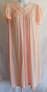 Vintage Adonna Woman's 3 Button Long Short Nylon Pink Robe Size Medium - Picture 1 of 11