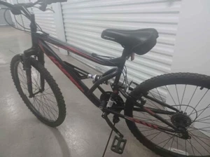 Hyper Shocker 26 inch Mountain Bike for Men - Black/Red - Picture 1 of 2