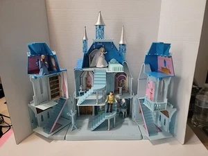 Disney Store Castello Magico di Cenerentola Play Set con Luci e Suoni con Personaggi - Foto 1 di 14