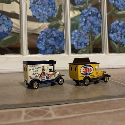 CAMIONES DE REPARTO DE METAL FUNDIDO A PRESIÓN PEPSI-COLA - JUEGO DE 2 Foto 1 de 3