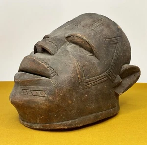 Maschera Lipiko. Iniziazione Mapiko. Popolo Makonde, Tanzania. Metà XX secolo - Foto 1 di 15