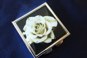 Estuche Kit de Costura de Moda... Rosa Blanca... De Moda... ¡único en su clase! - Imagen 1 de 2
