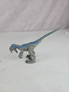 Jurassic World Attack Pack Modellino Velociraptor "Blue" Spring Up, Mattel - Foto 1 di 8
