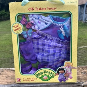 CAVOLO PATCH BAMBINI MODA FRENESIA OUTFIT NRFB JAKKS PACIFIC 2005 fiori viola - Foto 1 di 4